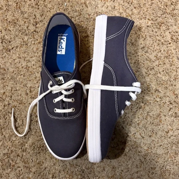Keds Dark Blue Canvas Shoes with White Accents new size 7.5 W - Picture 2 of 4